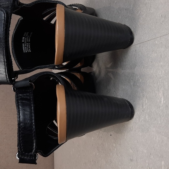 Clarks black leather woven upper heeled sandals, size 8.5 - Picture 8 of 12